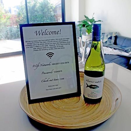Modern 3 Bedroom Apt With Free Parking, Netflix, Wifi & Welcome Wine By Bnb Pro Melbourne Exterior foto