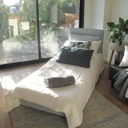Modern 3 Bedroom Apt With Free Parking, Netflix, Wifi & Welcome Wine By Bnb Pro Melbourne Exterior foto