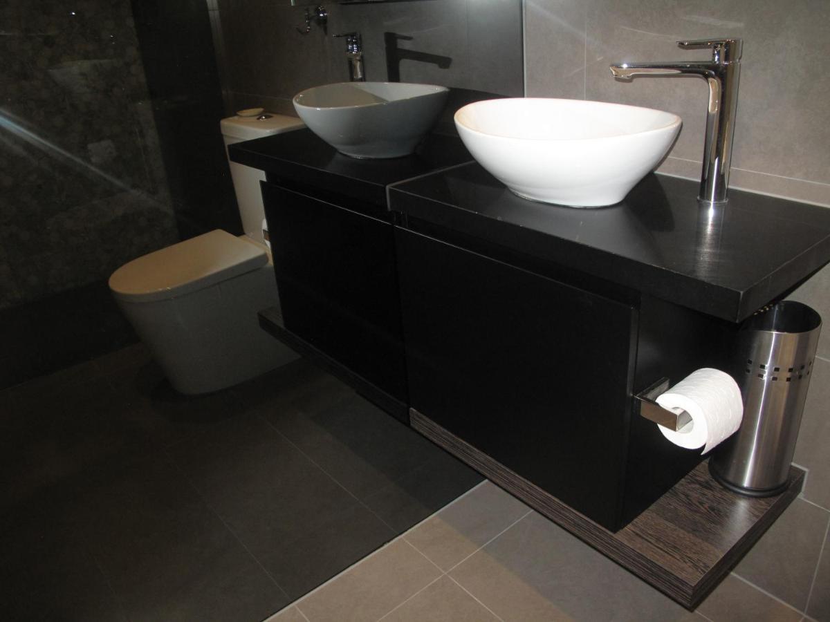Modern 3 Bedroom Apt With Free Parking, Netflix, Wifi & Welcome Wine By Bnb Pro Melbourne Exterior foto